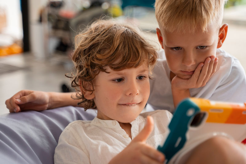 واکنش مناسب والدین هنگام مواجهه کودک با محتوای جنسی