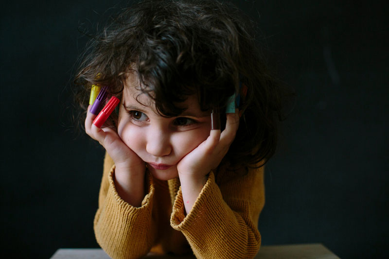 20 رفتار کودک که نشان‌دهنده افسردگی است + درمان